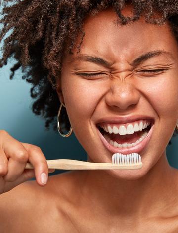 Limpeza de dente: do fio dental à profilaxia dentária